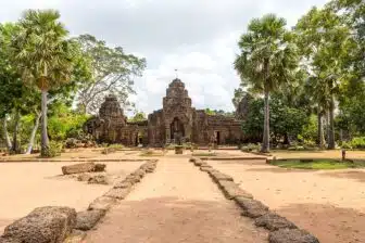 Les temples de Ta Phrom et de Tonlé Bati